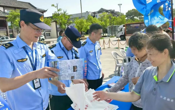 仪征市交通运输局：积极参与“安全宣传咨询日”活动