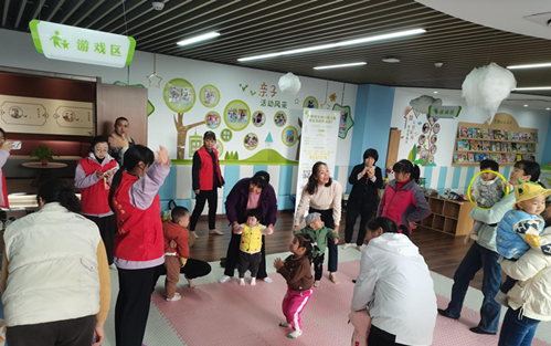 牧龙社区：趣玩神奇感官袋，亲子互动乐开怀