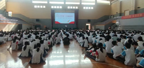 仪征市第二中学：高二年级举行“育英大讲堂”演讲比赛