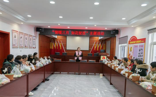 民主村：情暖三月 如花绽放