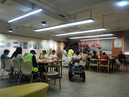 “共青共愿”助力残疾人拓展毛线钩织辅助性就业新途径