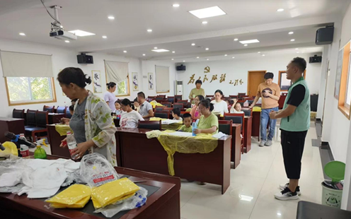 庙庄村：水动奇趣·环保T恤画：青少年暑期自然美育洒水画活动