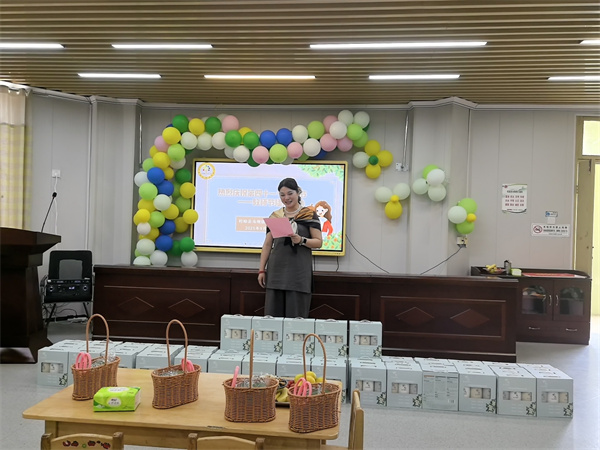 盱眙县马坝镇中心幼儿园教育集团开展“花香满园，感恩有您”教师节插花活动