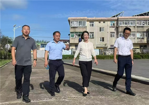 情系教育暖人心——盱眙县河桥镇政府开展慰问河桥中心小学教师活动
