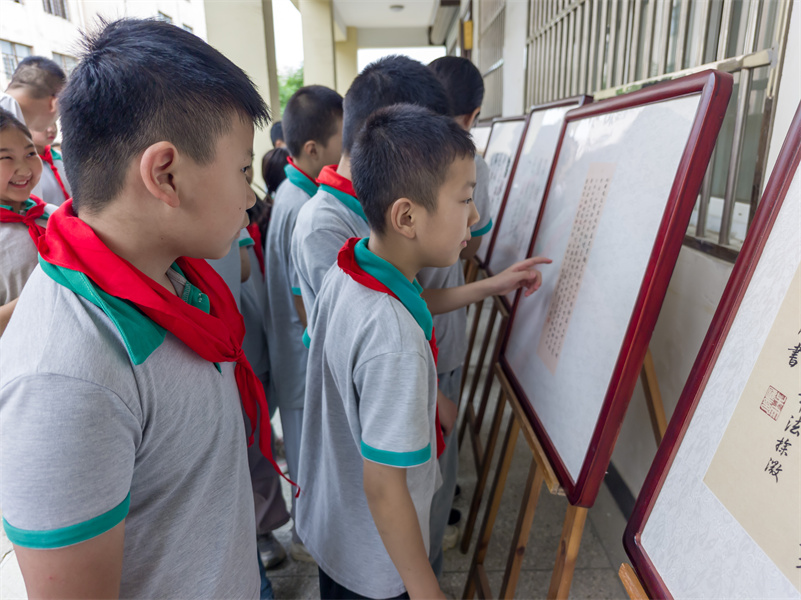 翰墨润童心 名家进校园——省书协会员喻祥老师走进盱眙县维桥小学开展书法
