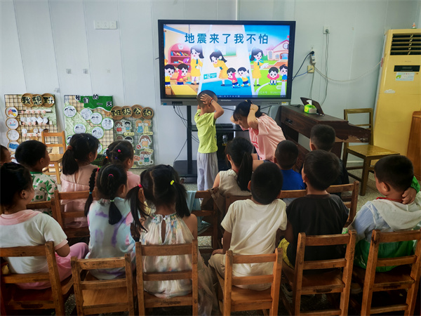 防震减灾始于心 安全演练践于行