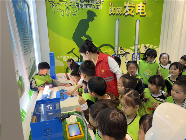 科技筑梦，低碳“童”行——盱眙县盱城街道中心幼儿园开展科普宣传月之社区