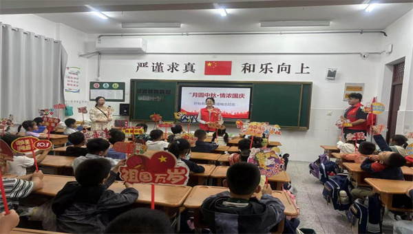月圆中秋 情浓国庆——盱眙县实验小学第一分校与盱城街道城北社区共绘中秋国庆“双节情”