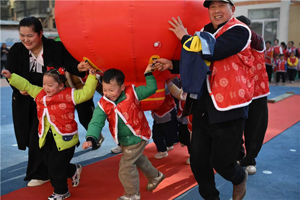 欢歌笑语迎新春，亲子同乐暖旧幼——盱眙县旧铺镇中心幼儿园举行“迎新年·