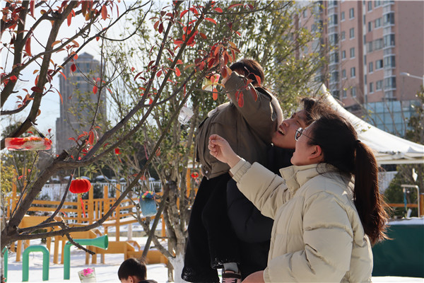 冰凝童趣  花绽冬日——盱眙县盱城街道中心幼儿园中班开展挂冰花活动