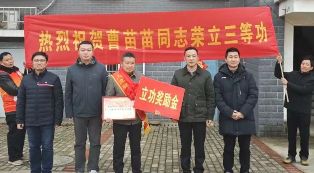 仪征市月塘镇：为立功受奖军人家庭送喜报