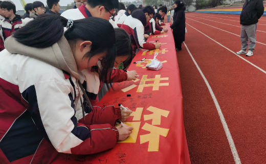 扬州公道中学:手拉手拒绝欺凌,心连心共筑和谐