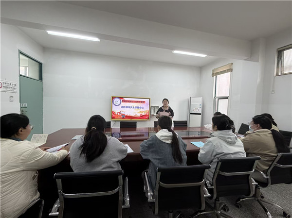 实战演练筑防线 消防安全伴“童”行——盱眙县城南中心幼儿园开展消防疏散演练