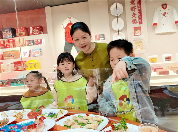 探秘龙虾世界，共赴文化之约——盱眙县盱城街道中心幼儿园幼儿走进龙虾博物