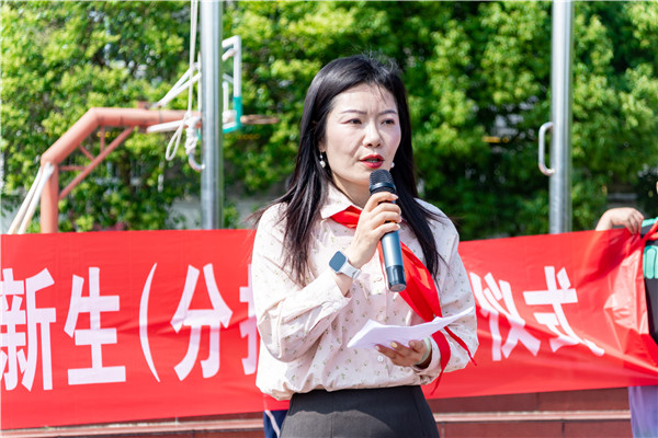 红领巾心向党 争做好队员——盱眙县维桥中心小学举行一年级新生入队仪式