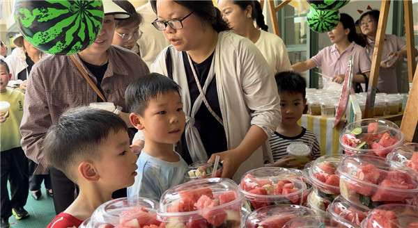 这个瓜我吃定了——盱眙县城南中心幼儿园开展庆六一西瓜清凉狂欢节活动