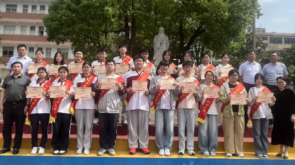 扬州公道中学：星光耀公中 榜样育新人
