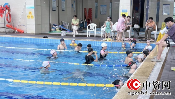 仪征市新集镇：“仪路童行 泳动童心”点燃夏日激情