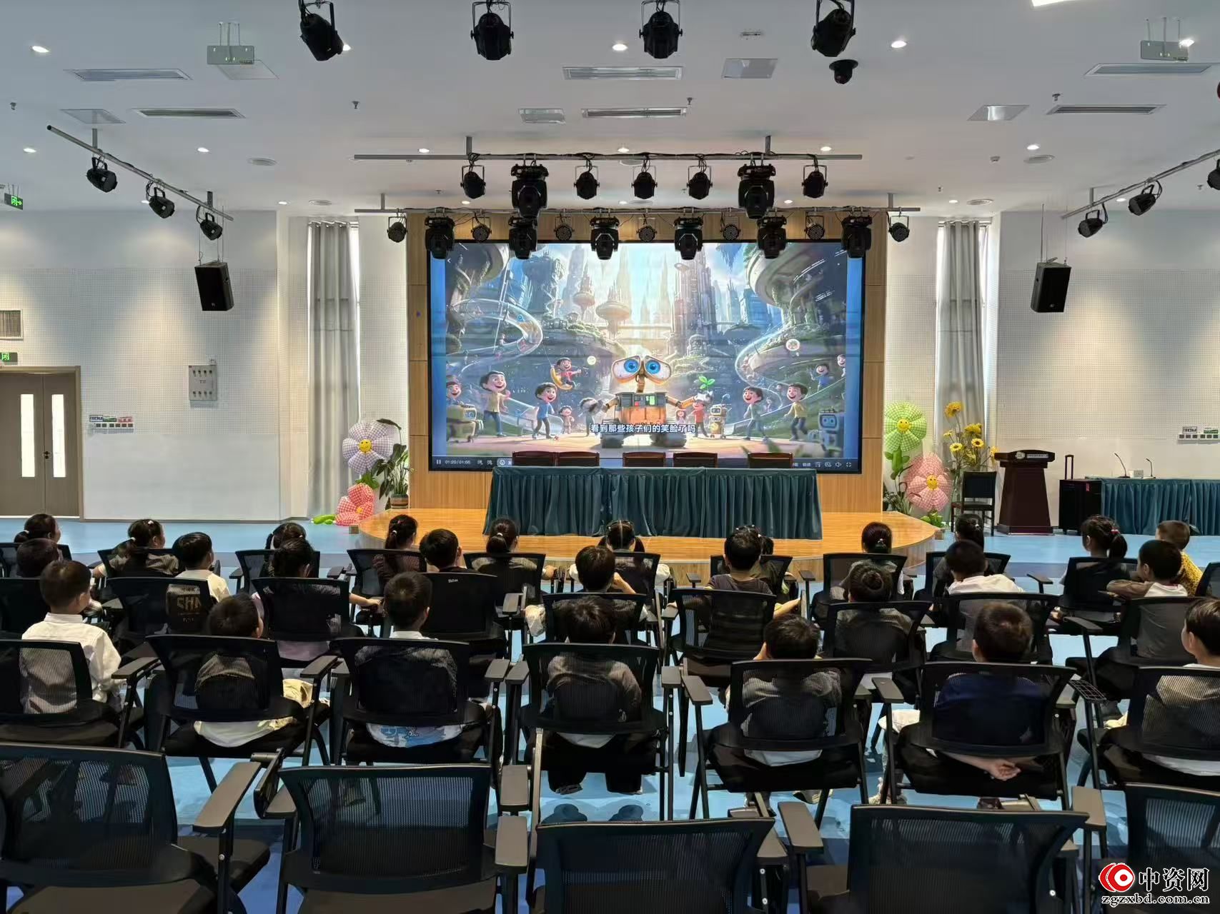 科普润童心 科技启梦想——盱眙县盱城街道中心幼儿园开展全国科普月观影活动