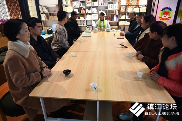 镇江伴秋书局举行“申时茶”养生讲座